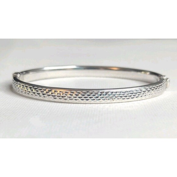 Hollow Sterling Silver Hinged Diamond Cut Bangle Bracelet, 7.5 inch - Picture 5 of 7